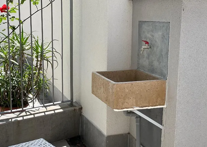 Santa D'amare Con Terrazzo E Box Auto Privato *